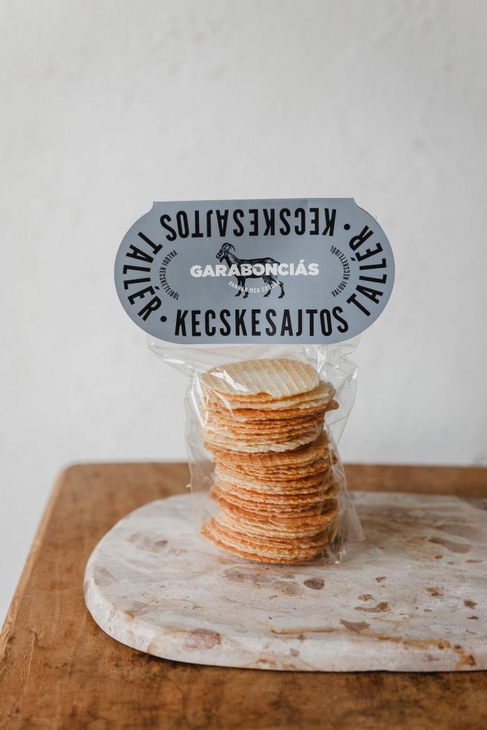 Kecskesajtos tallér